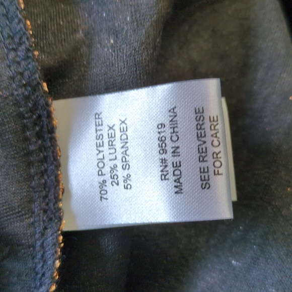 JohnPaulRichard Black and Gold Patterned Top Fall Colors Women's Size XL - Picture 9 of 9